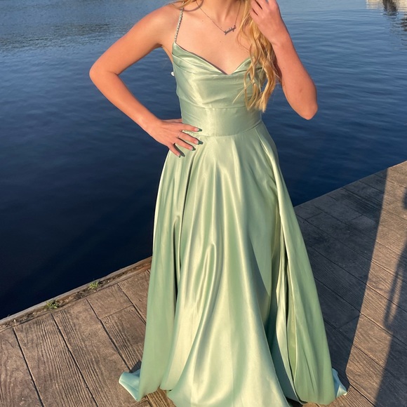 gorgeous sage green dress - Picture 4 of 5